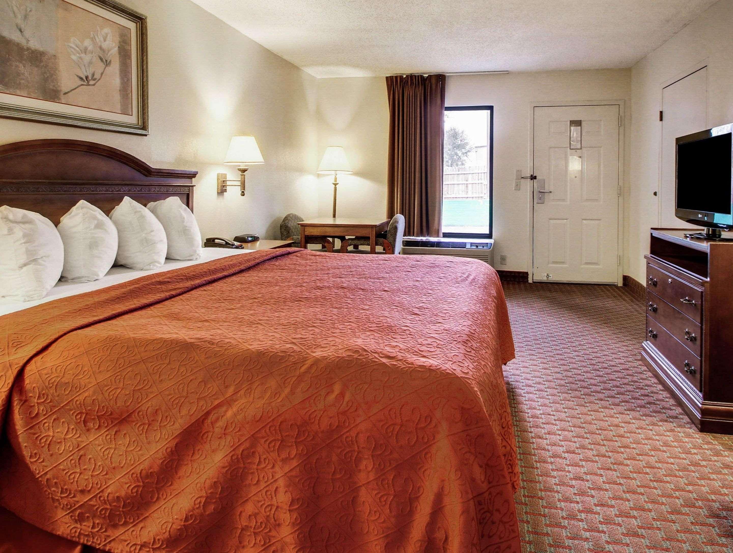 Quality Inn & Suites Clinton Εξωτερικό φωτογραφία