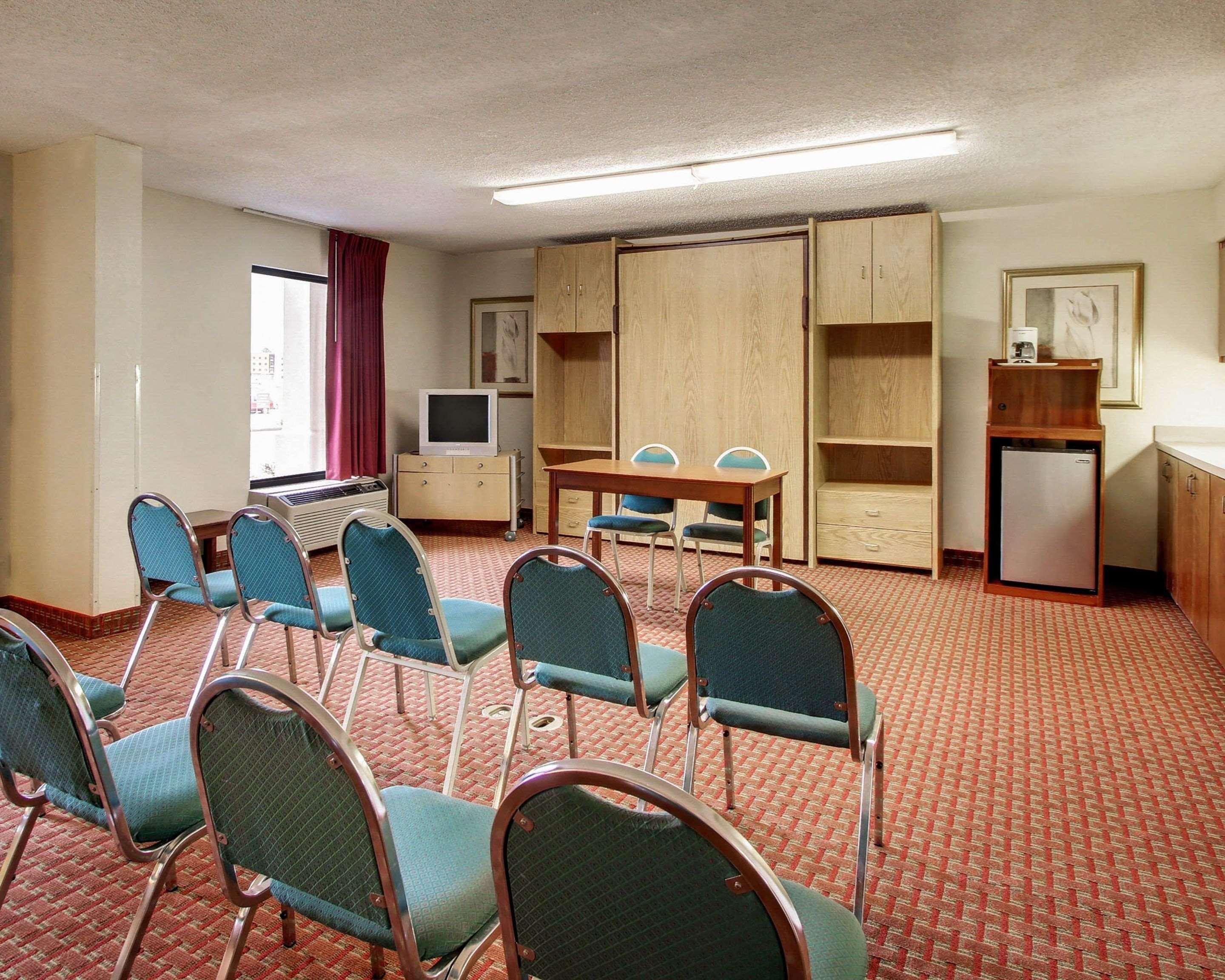 Quality Inn & Suites Clinton Εξωτερικό φωτογραφία