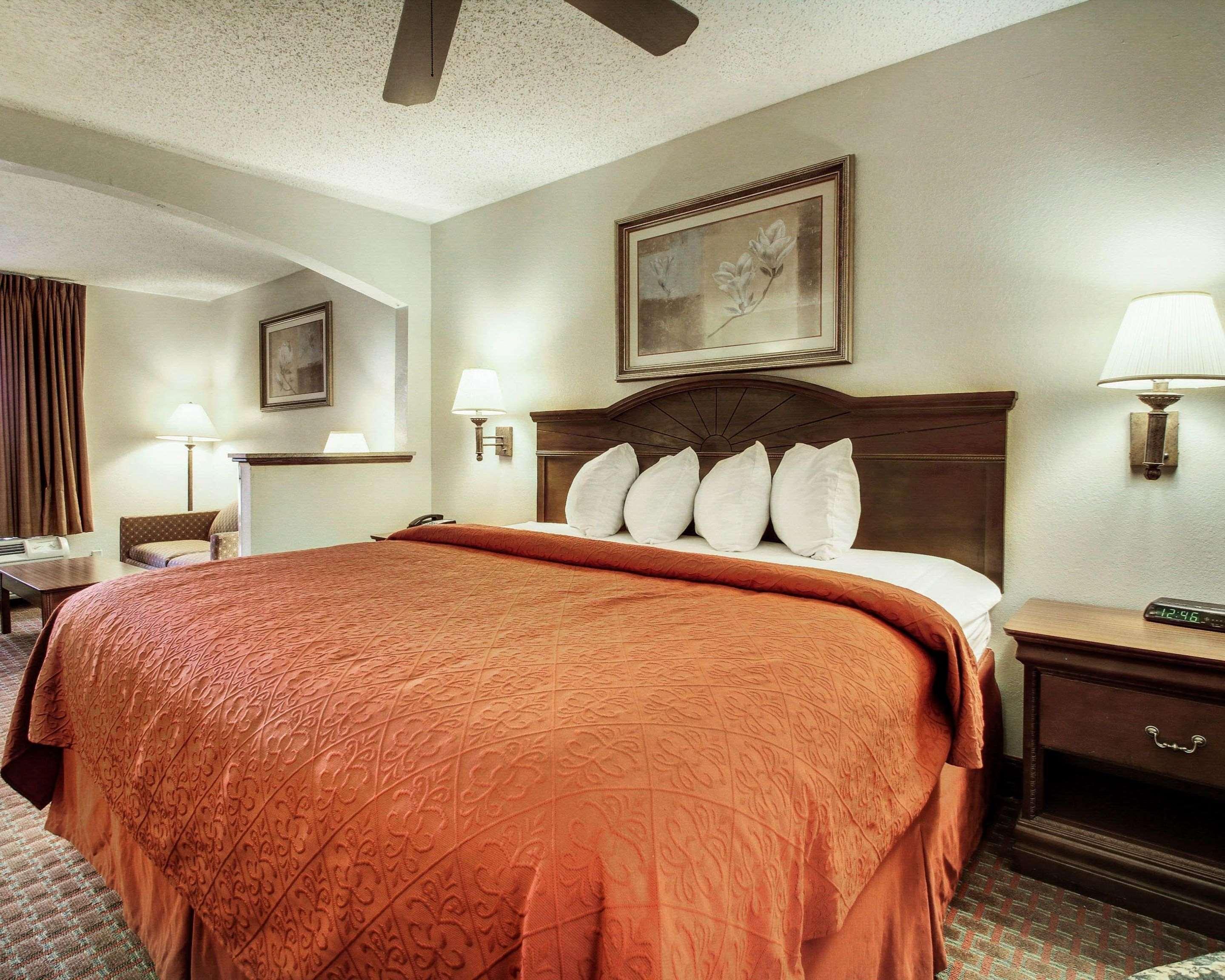 Quality Inn & Suites Clinton Εξωτερικό φωτογραφία