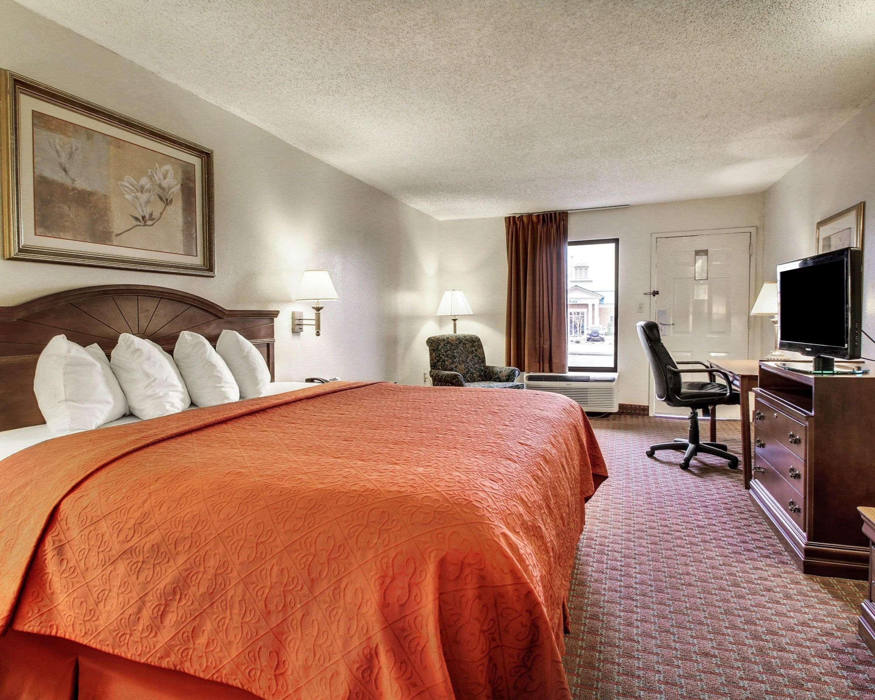 Quality Inn & Suites Clinton Εξωτερικό φωτογραφία