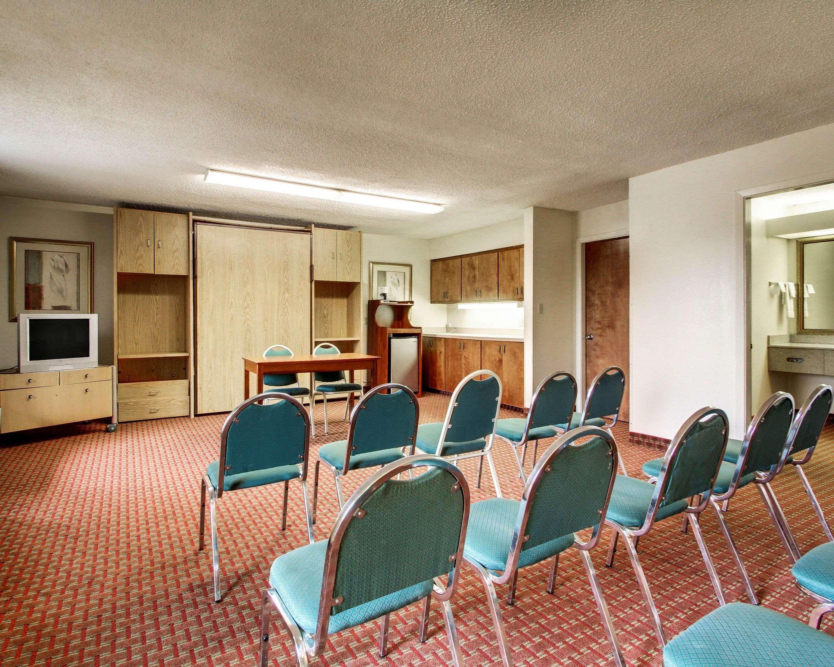 Quality Inn & Suites Clinton Εξωτερικό φωτογραφία
