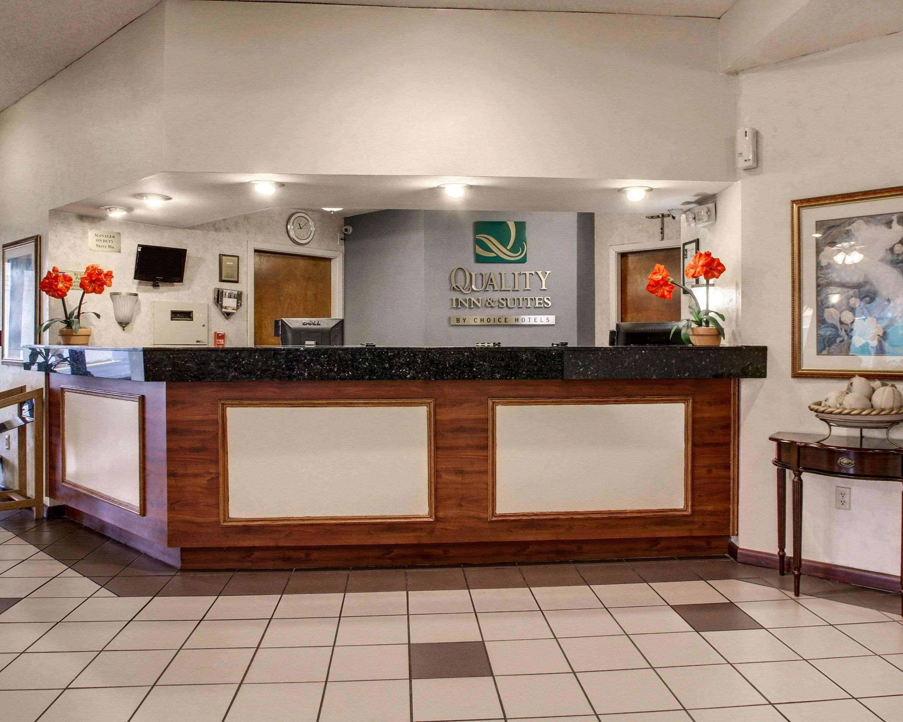 Quality Inn & Suites Clinton Εξωτερικό φωτογραφία