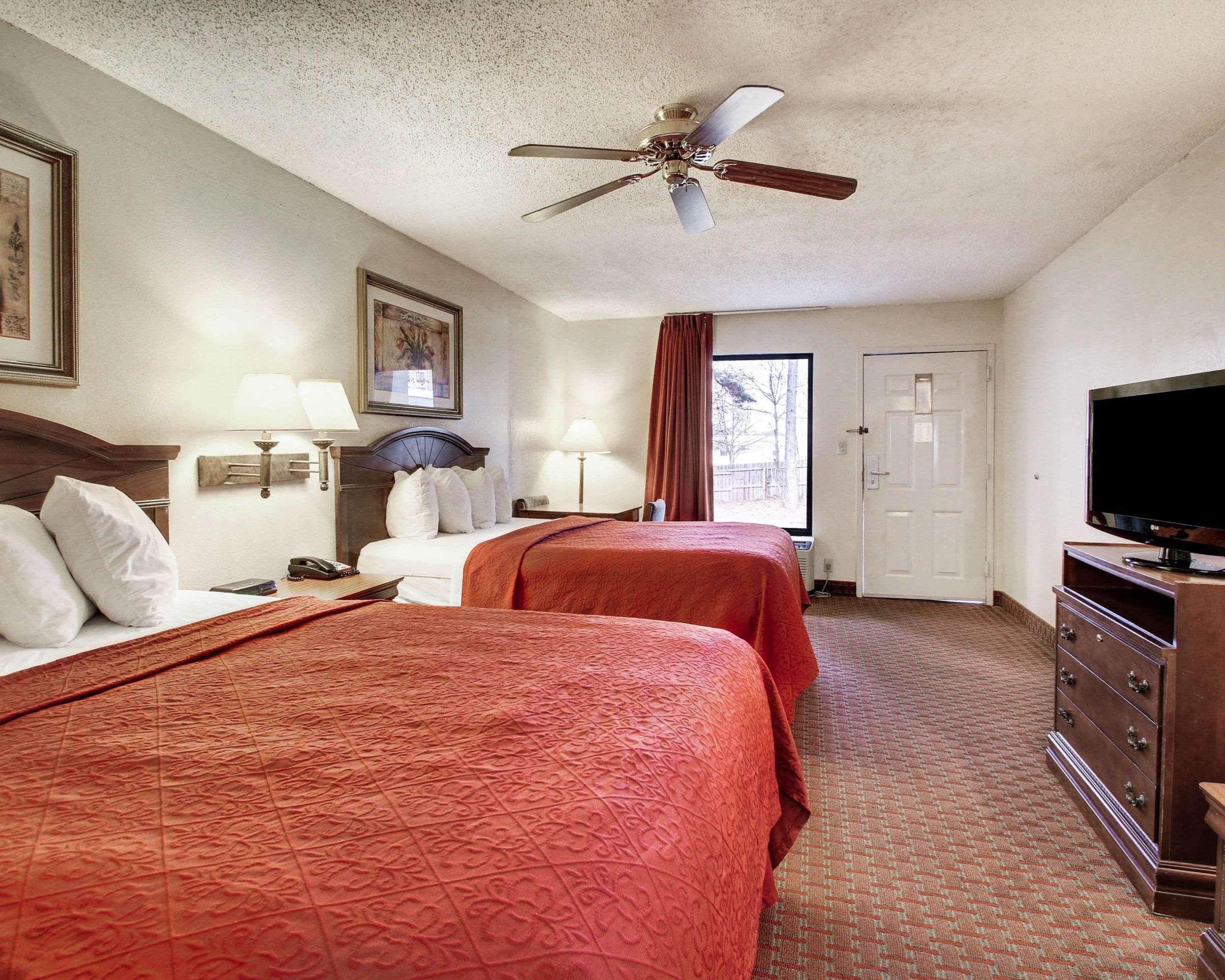 Quality Inn & Suites Clinton Εξωτερικό φωτογραφία
