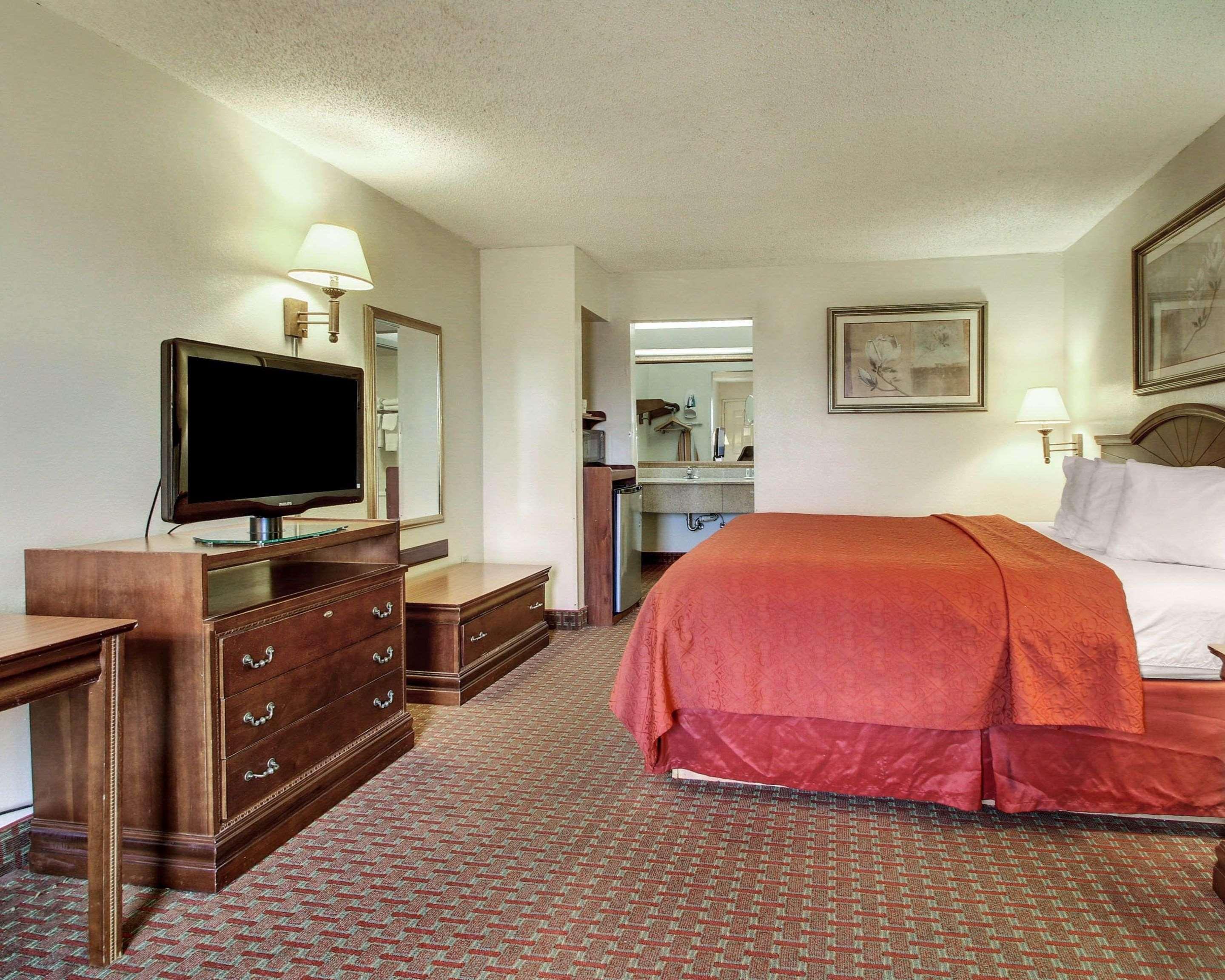 Quality Inn & Suites Clinton Εξωτερικό φωτογραφία
