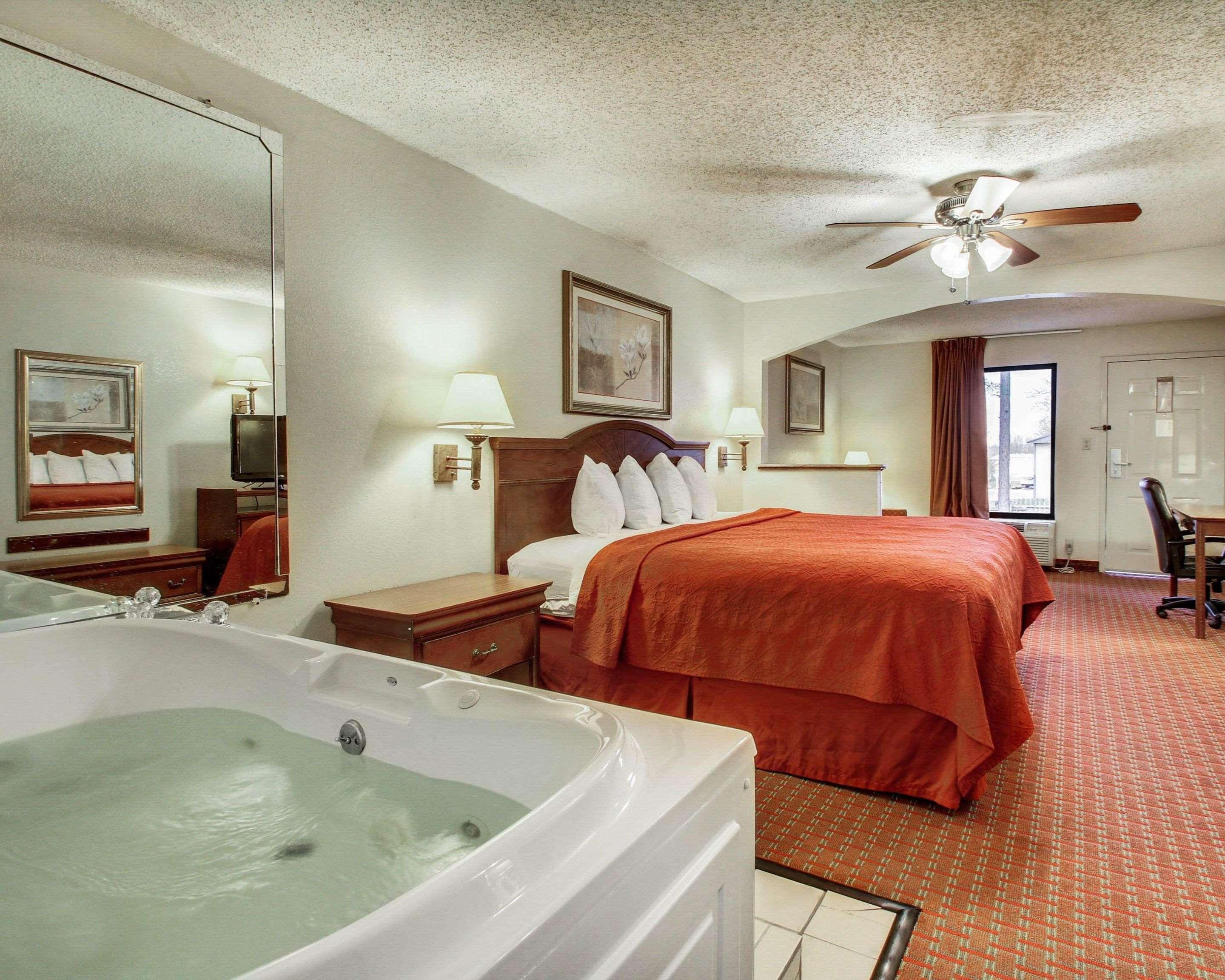 Quality Inn & Suites Clinton Εξωτερικό φωτογραφία